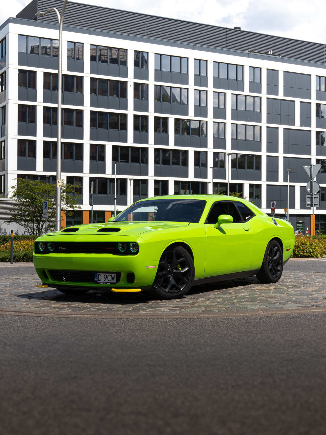 Zielony Dodge Challenger